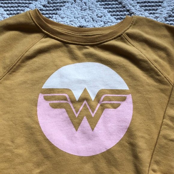 Wonder Woman Crew Neck Sweatshirt - Picture 2 of 3